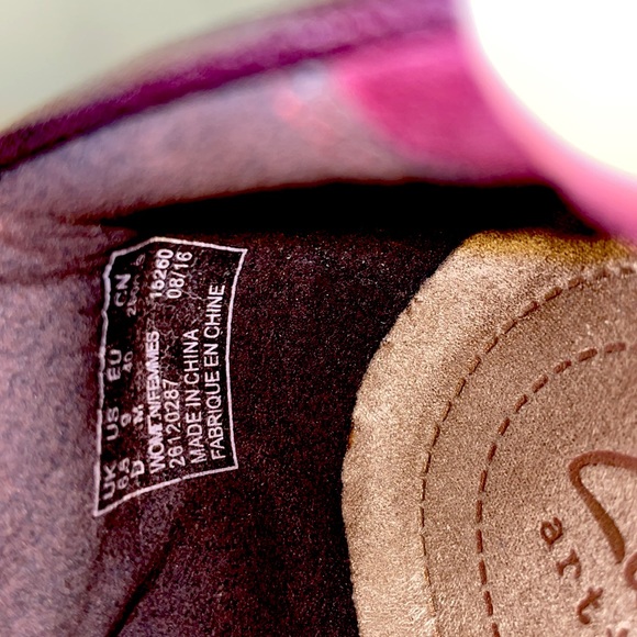 Burgundy Clark flats with patent tip. - Picture 7 of 8